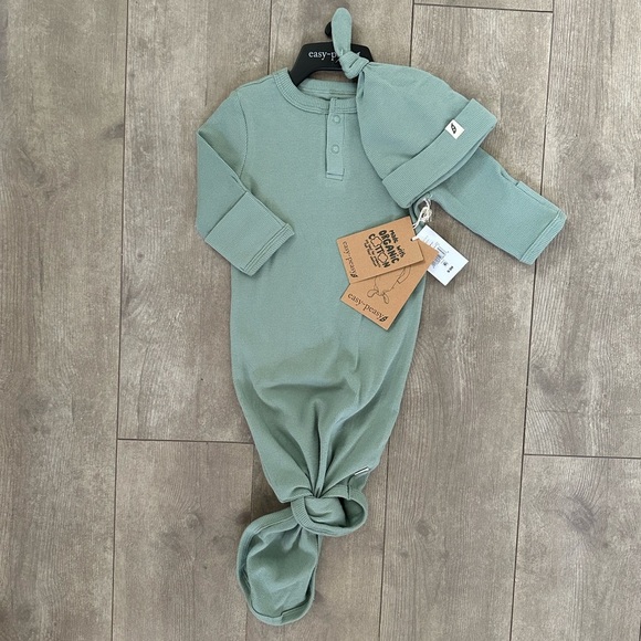 New easy-peasy Organic baby Gown and Hat Set, 2-Piece, 0-3 Months unisex - Picture 3 of 11